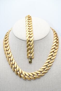 Vintage MONET Gold Tone Interlocking Link Necklace Bracelet Set Signed